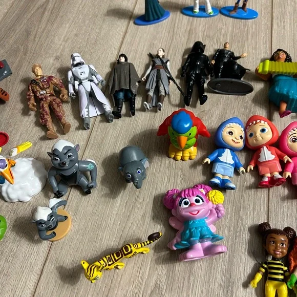 Approx. 30 Used Action & Other Figurines in Good Condition. See Pix. - Picture 3 of 14